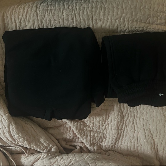 NWOT - 2 piece comfrt Black signature Hoodie & sweatpants - Picture 3 of 3